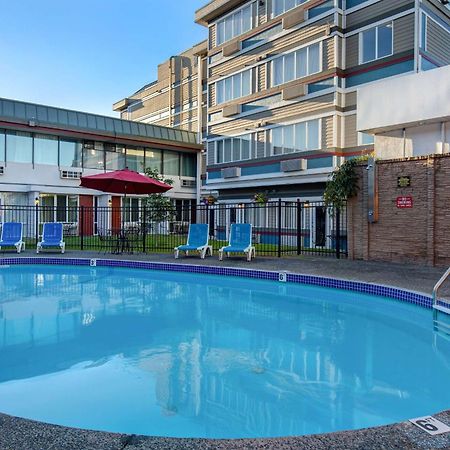 Days Inn By Wyndham Victoria Airport Sidney Esterno foto