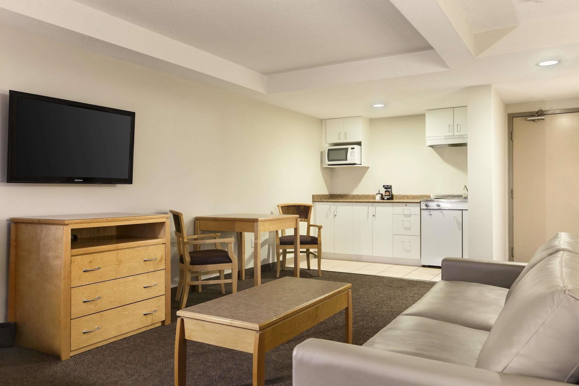 Days Inn By Wyndham Victoria Airport Sidney Esterno foto
