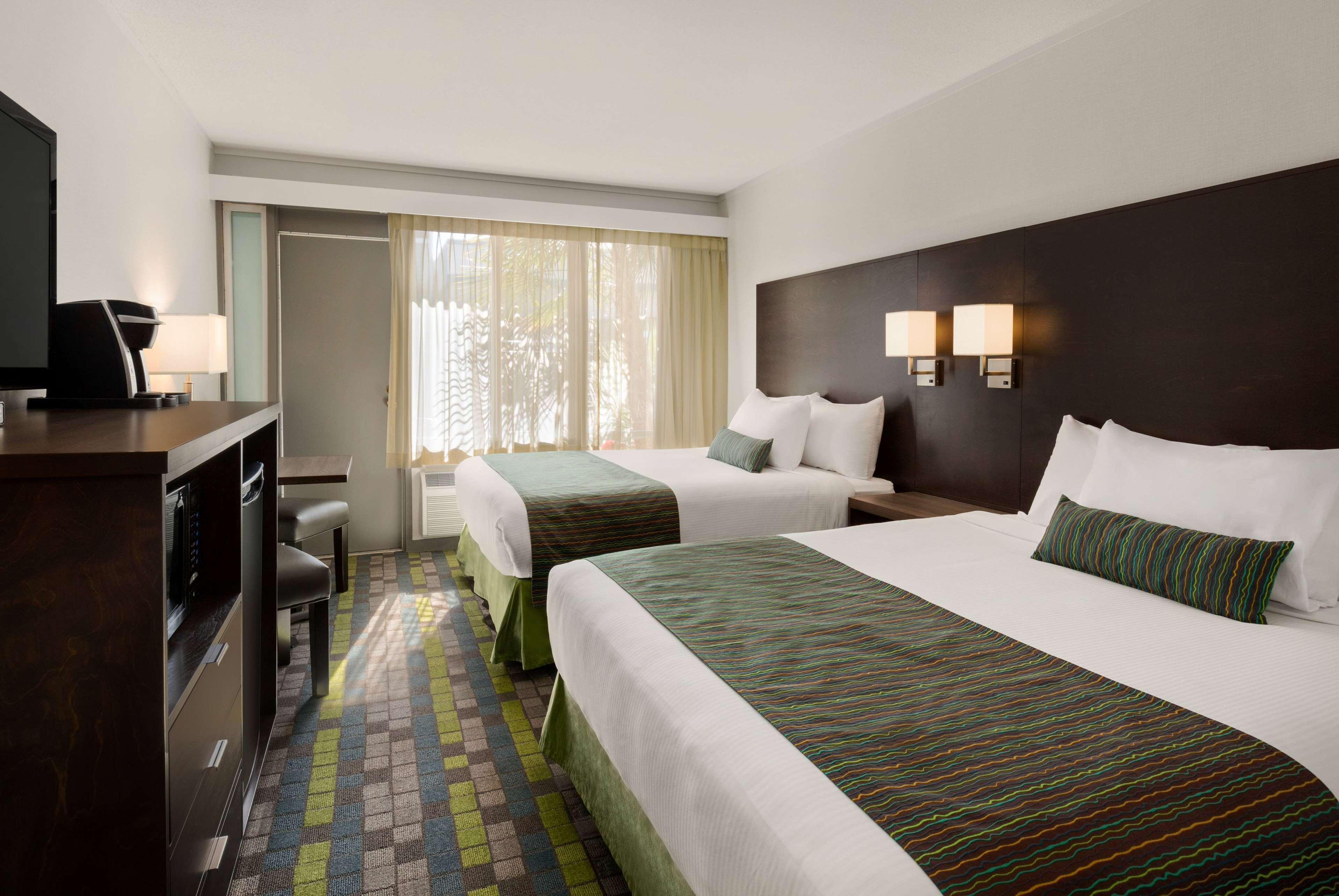 Days Inn By Wyndham Victoria Airport Sidney Esterno foto