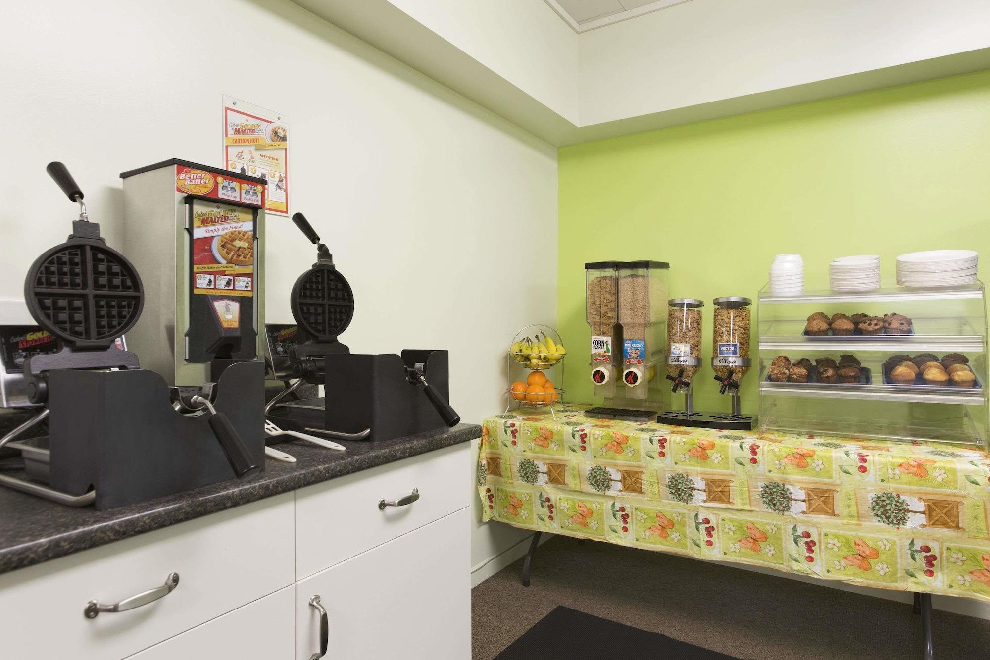 Days Inn By Wyndham Victoria Airport Sidney Esterno foto