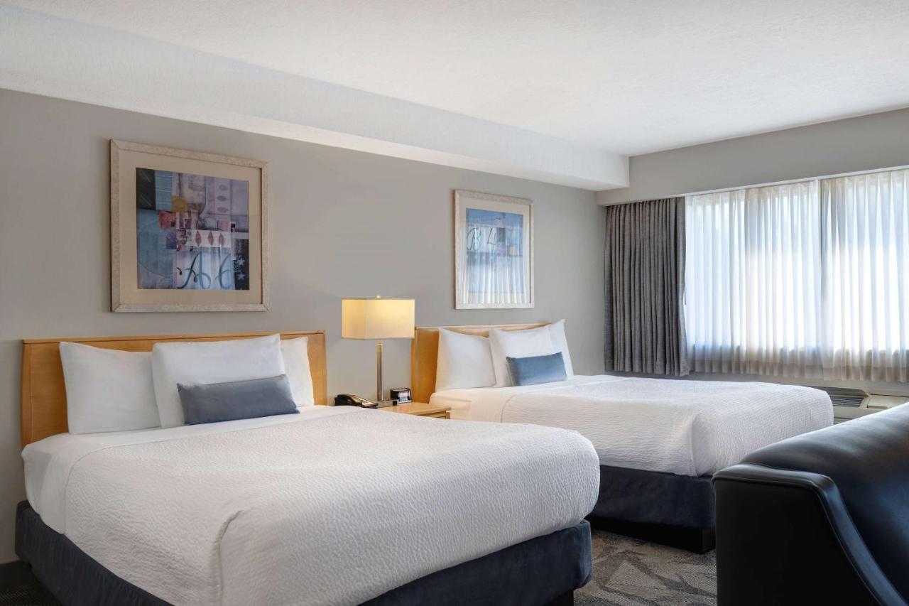 Days Inn By Wyndham Victoria Airport Sidney Esterno foto