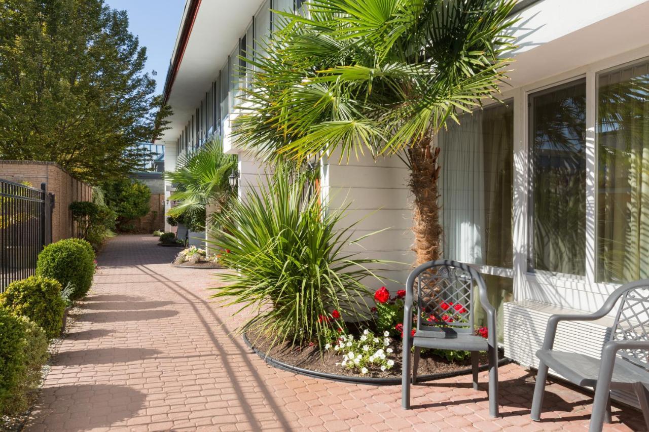 Days Inn By Wyndham Victoria Airport Sidney Esterno foto