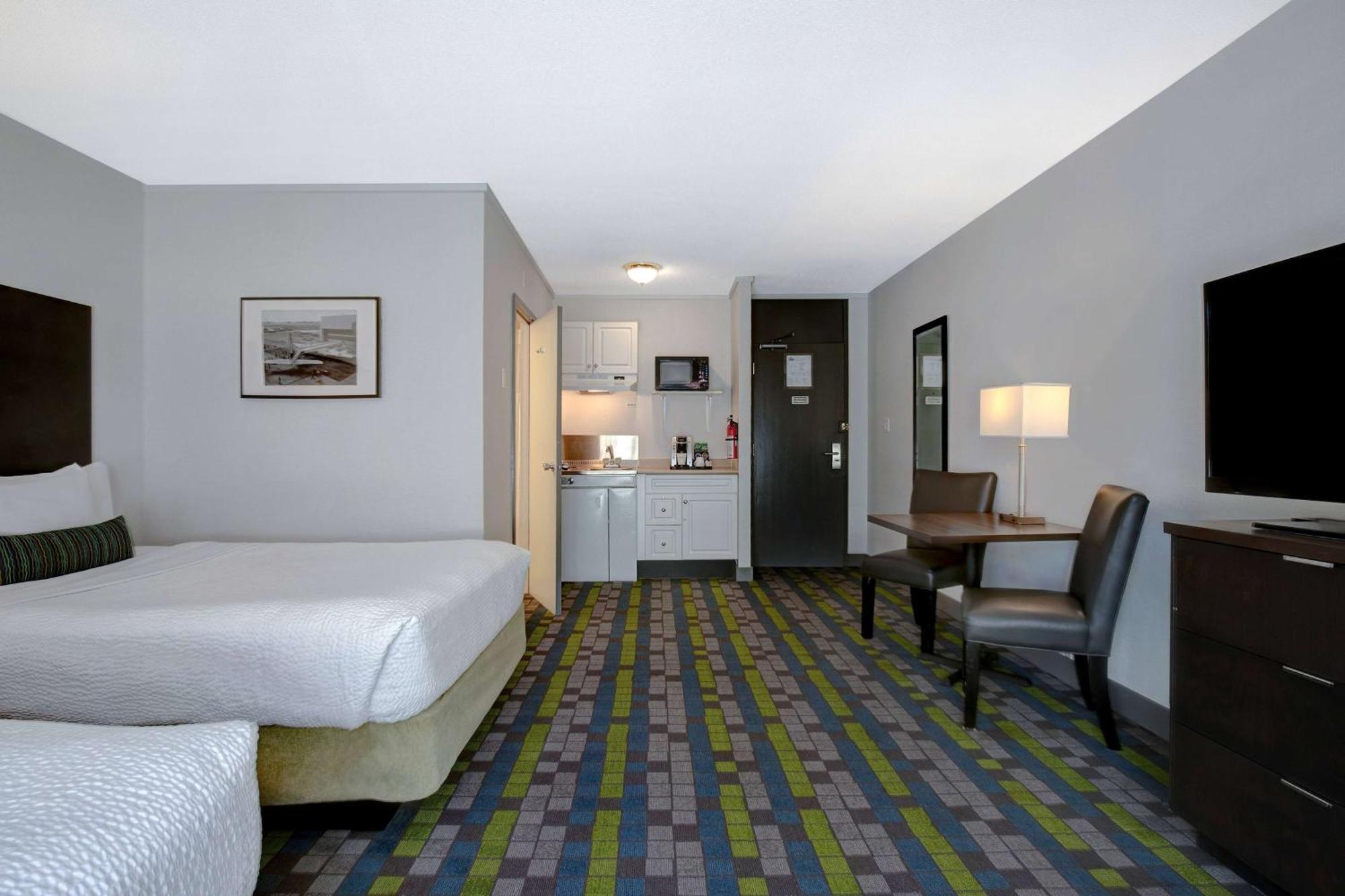 Days Inn By Wyndham Victoria Airport Sidney Esterno foto
