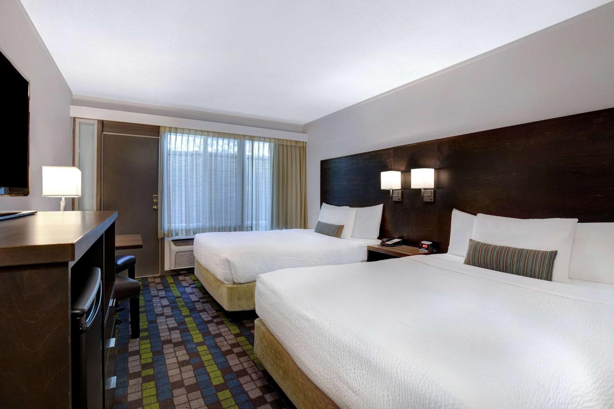 Days Inn By Wyndham Victoria Airport Sidney Esterno foto