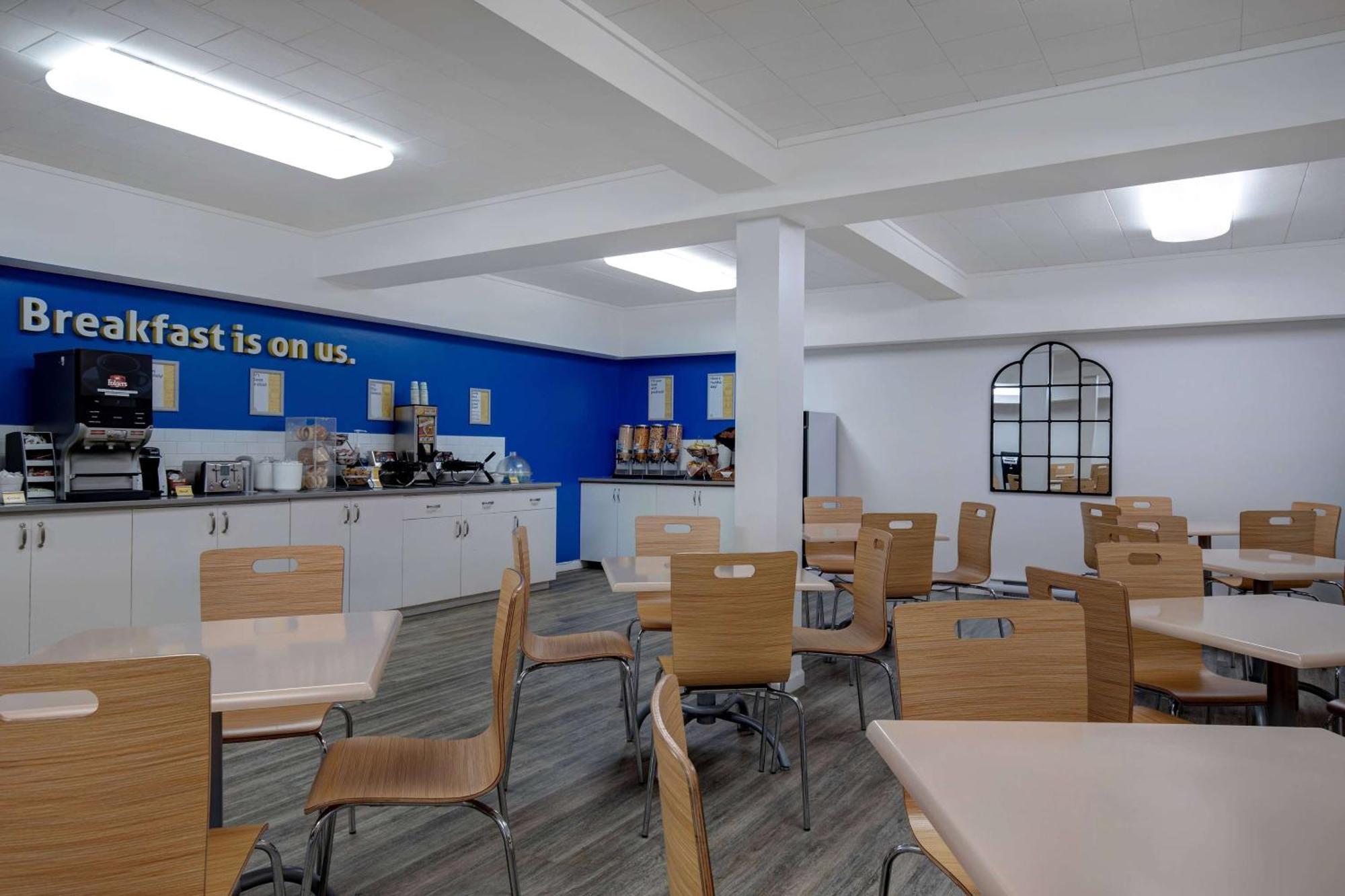 Days Inn By Wyndham Victoria Airport Sidney Esterno foto