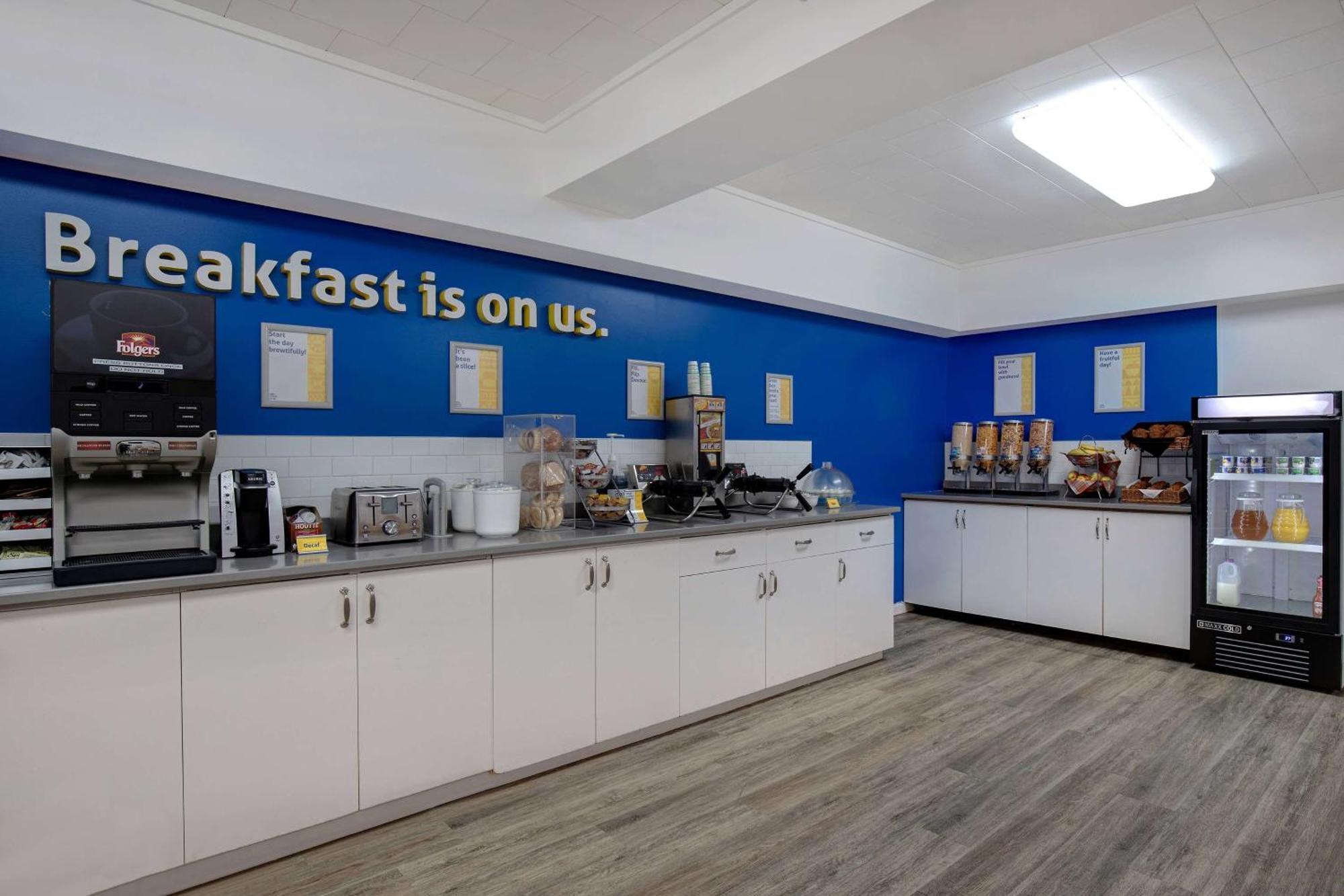 Days Inn By Wyndham Victoria Airport Sidney Esterno foto