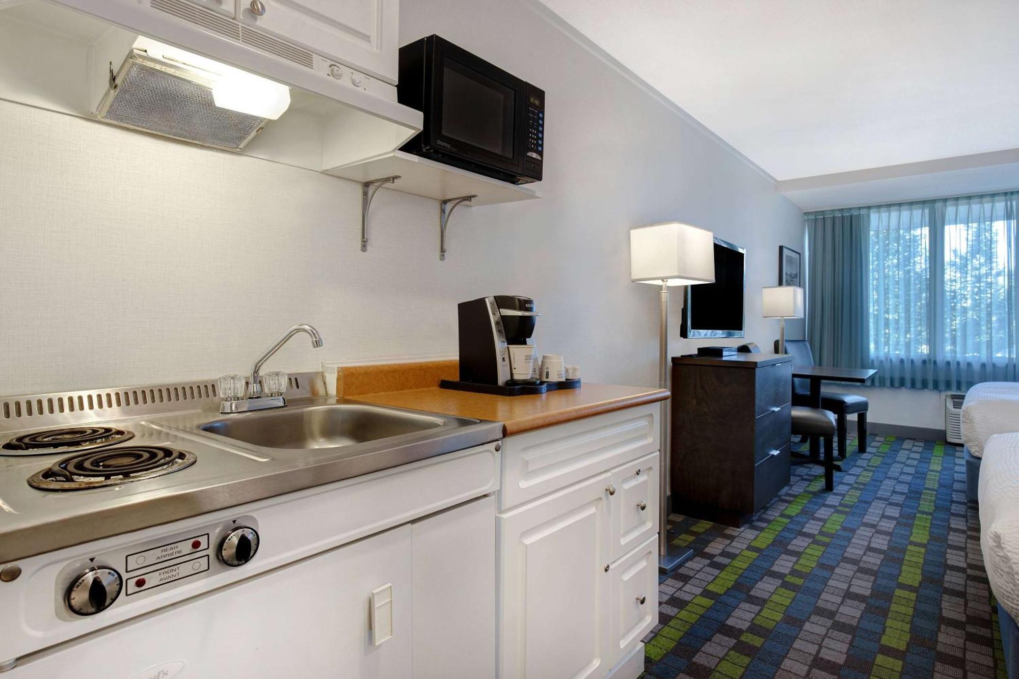 Days Inn By Wyndham Victoria Airport Sidney Esterno foto