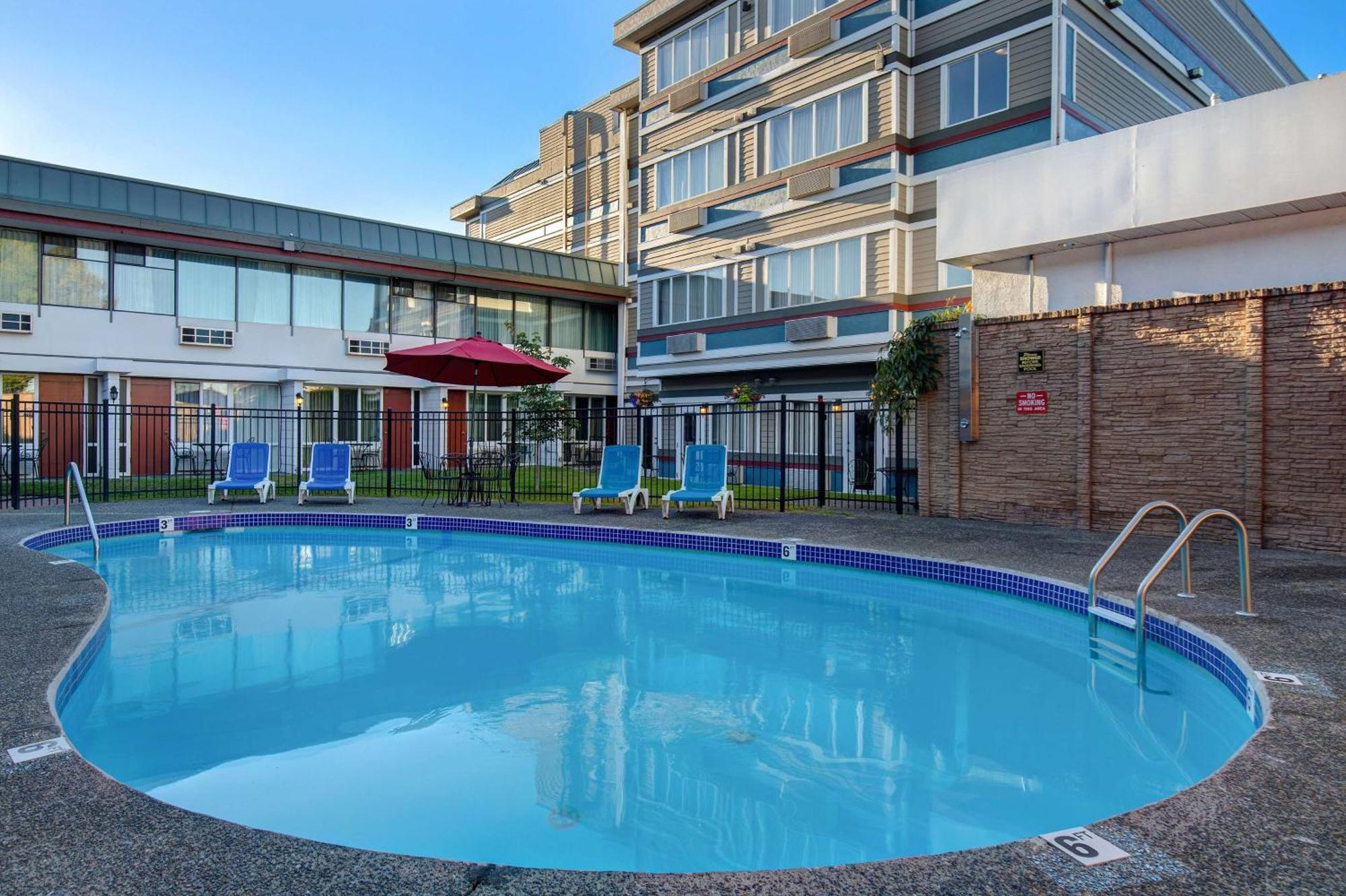 Days Inn By Wyndham Victoria Airport Sidney Esterno foto