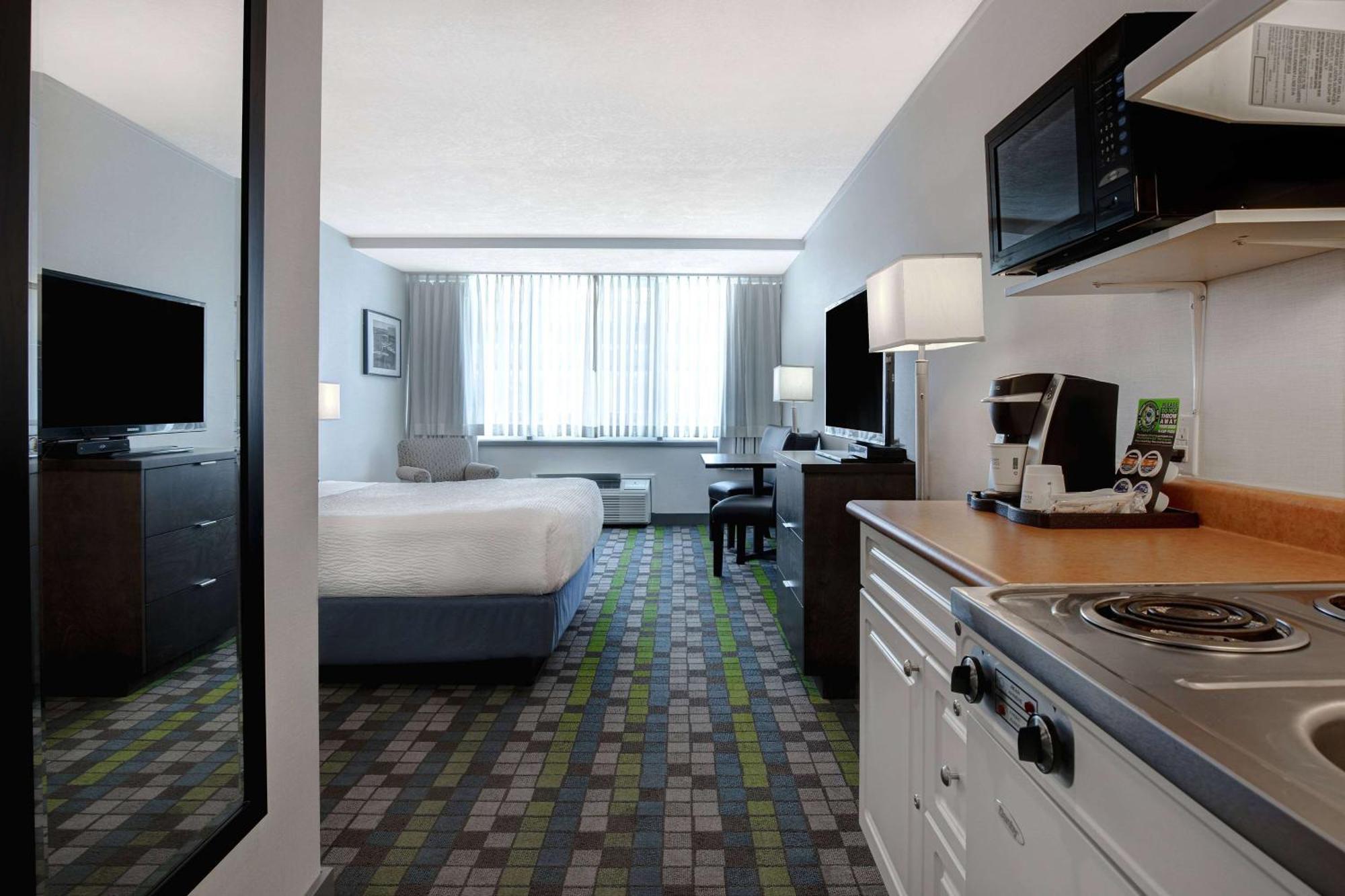Days Inn By Wyndham Victoria Airport Sidney Esterno foto
