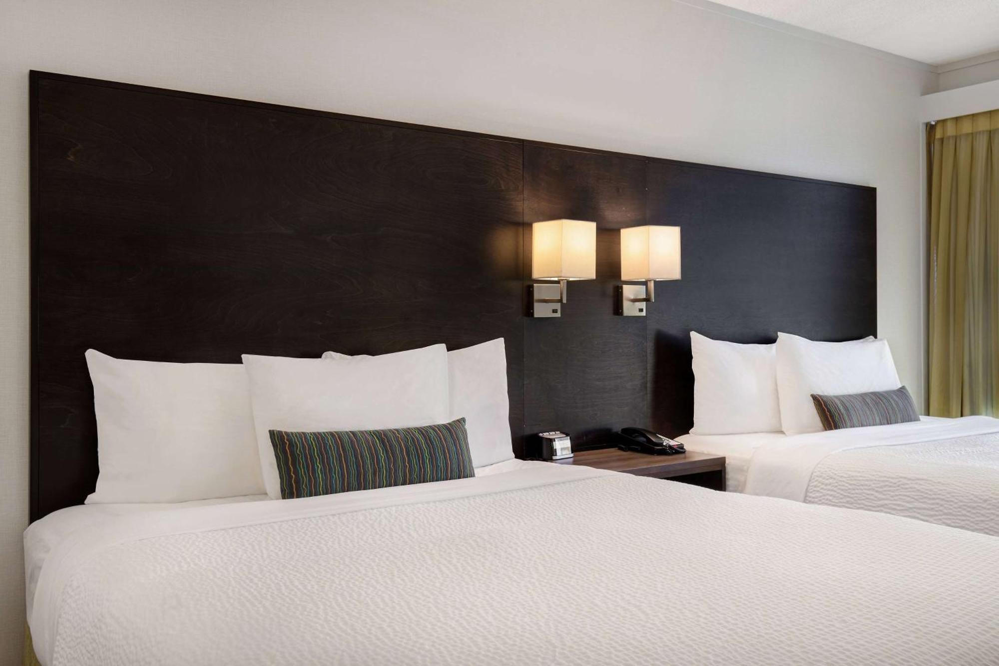 Days Inn By Wyndham Victoria Airport Sidney Esterno foto